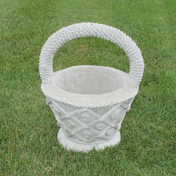 A criss cross design on the bottom of the basket with small rosettes in between. A rope look handle to the basket planter 