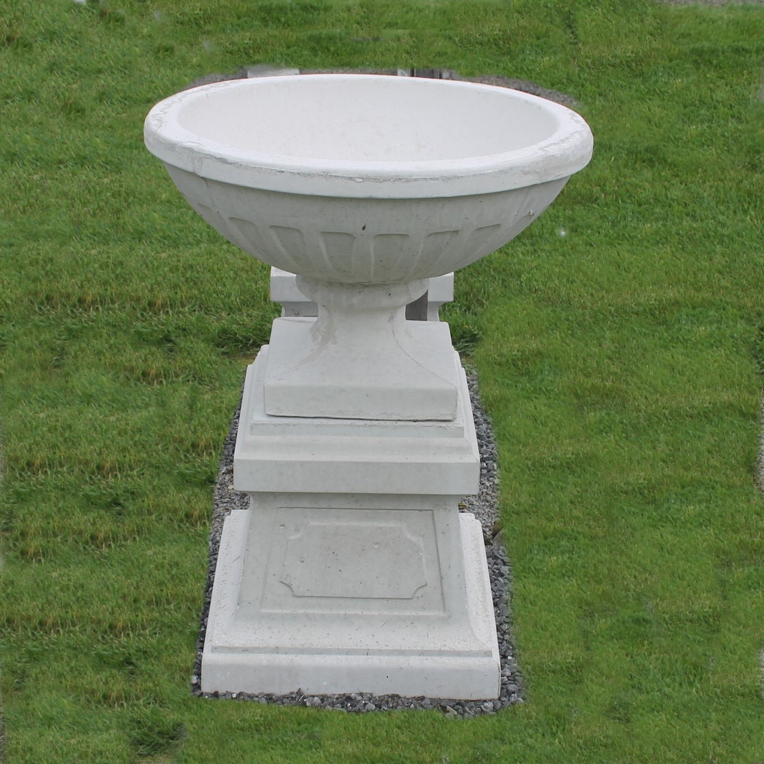 A bowl planter with a roman look to the design with a square bottom on the Large Base. 