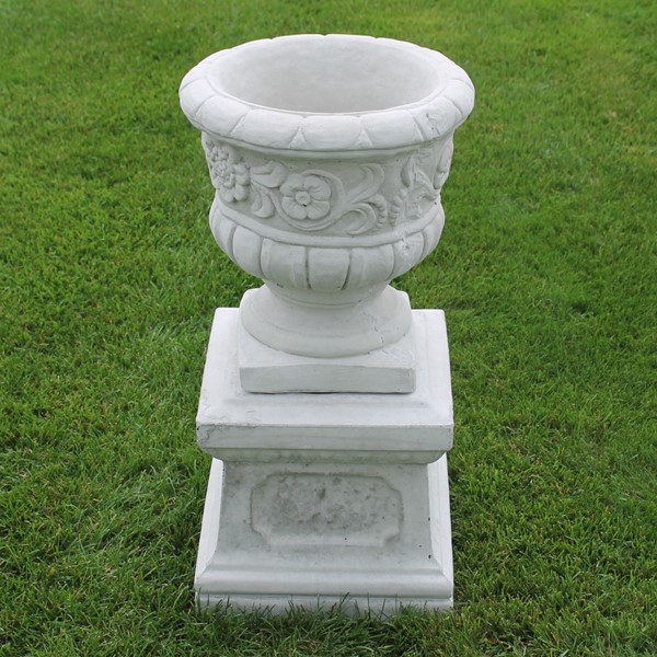 The small rose planter paired with the small base. 