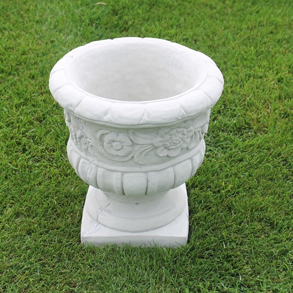 A small planter with the rose details.