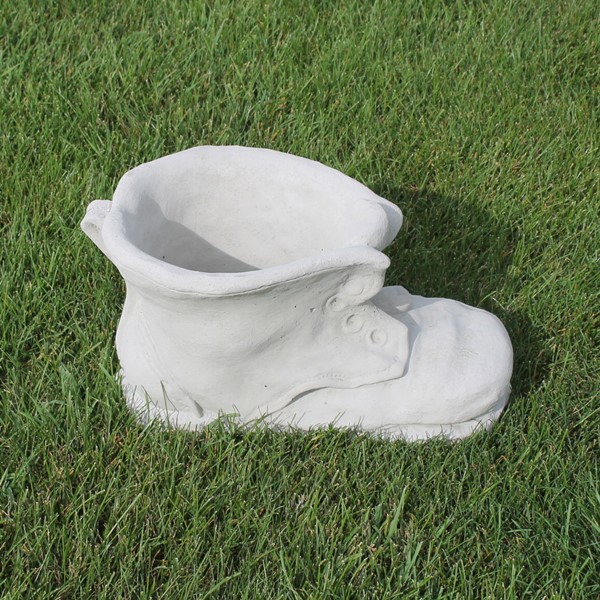 This is the smallest size of work boot planter, still very detailed with the boot grommets and the work boot look.