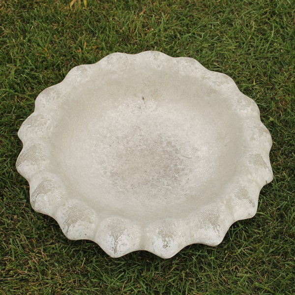 Shallow Serrated Medium Bird Bath top