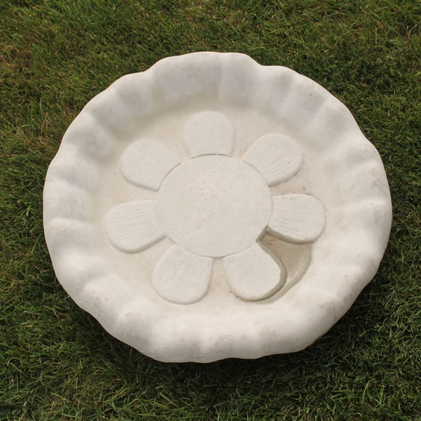 Sunny Daisy Medium Bird Bath top