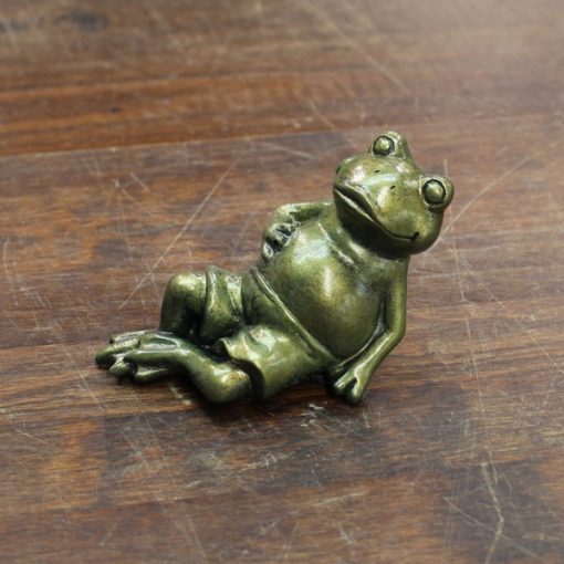 Chilliln' Frog P Concrete Garden Supply