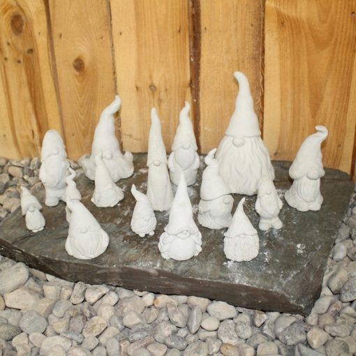 Small Gnome with arms in Front