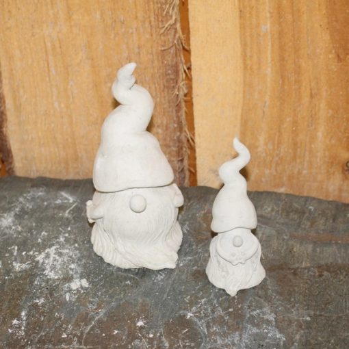 Small Gnome with arms in Front