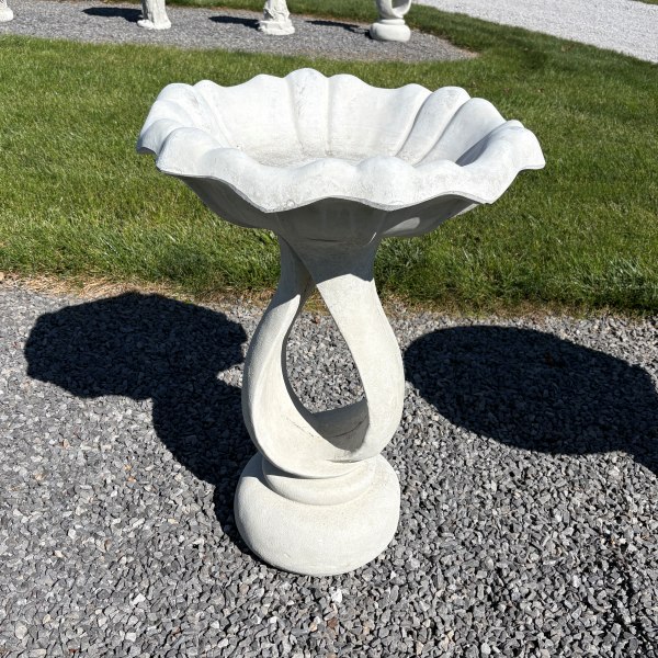 Ribbon Tulip Medium Bird Bath